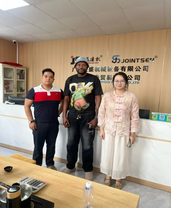 Clientes nigerianos visitan China en persona y JOINTSEN obtiene un importante pedido de apisonador